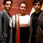 Sonakshi-with-brothers