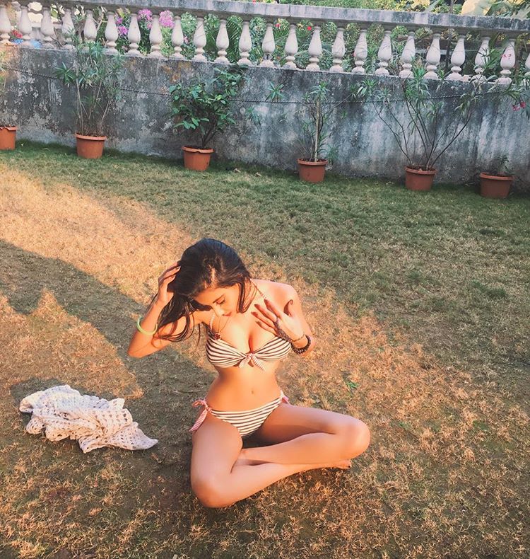 sakshi chopra topless photos.