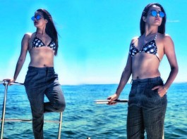 surveen chawla hot bikini pic
