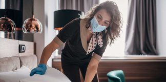 Stay in a hotel during the pandemic travelling